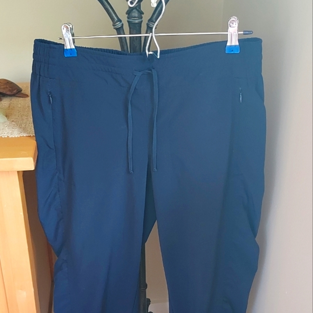 ATHLETA Capri Navy Joggers